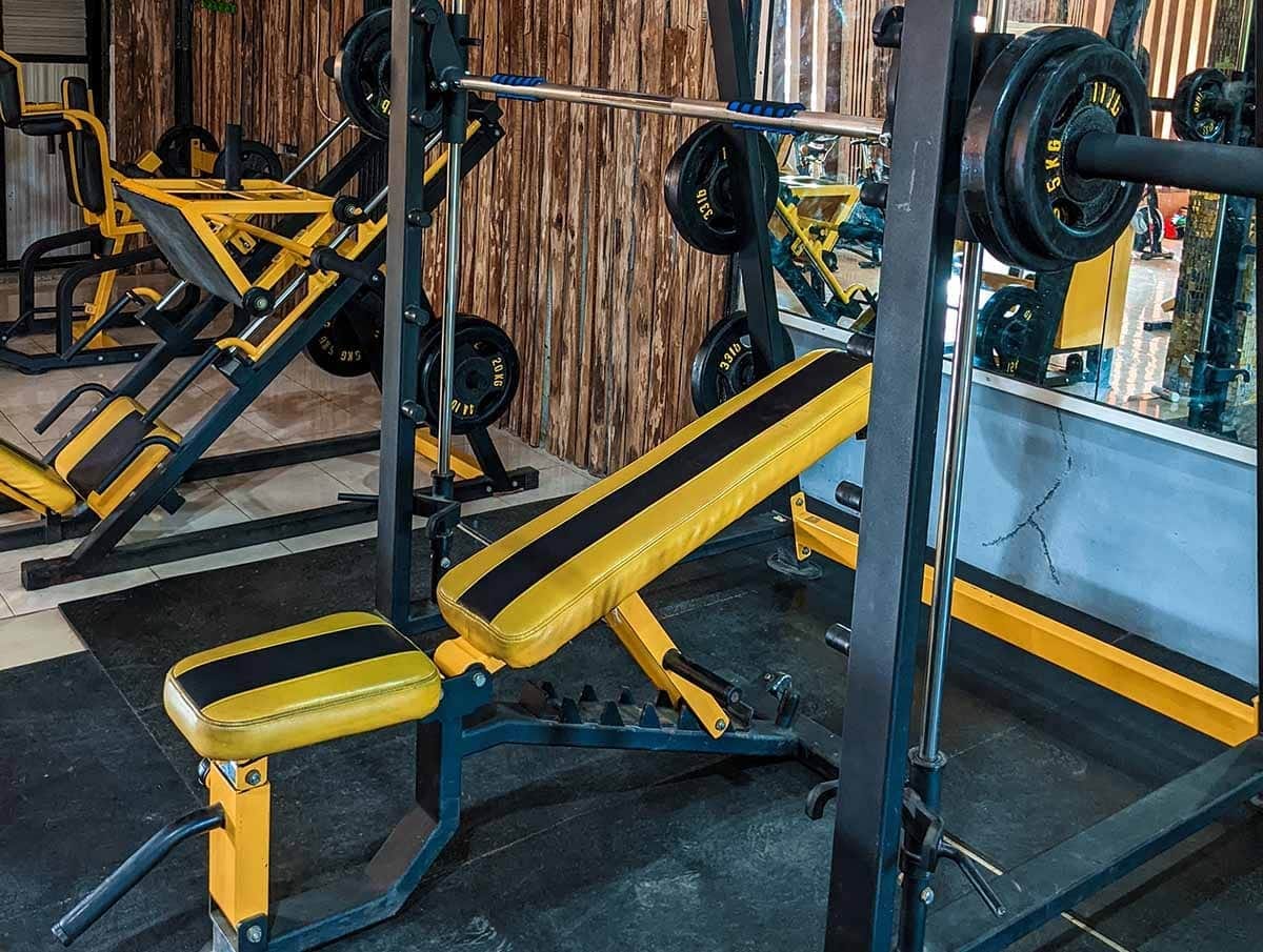 reverse bench press with smith machine